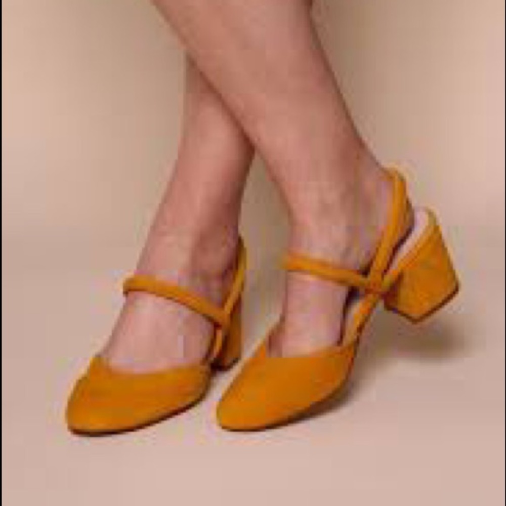 NWOT Intentionally Blank FRECKLE Canary Suede 5